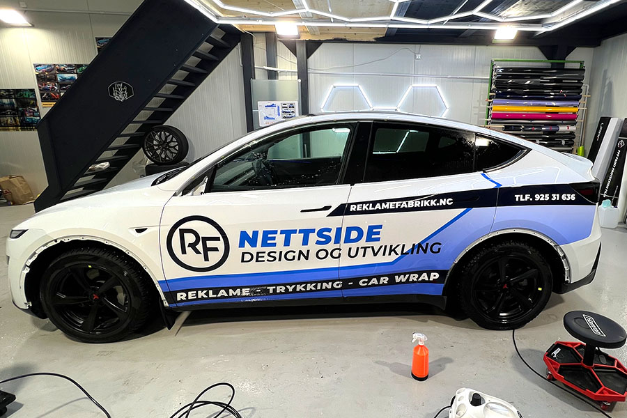 reklamefabrikk.no - personbil foliering og bildekor Tesla