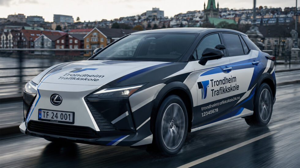 reklamefabrikk.no - Trykt PPF-bilfoliering for trafikkskoler - design og foliering