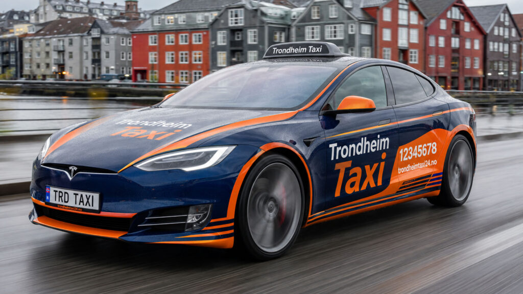reklamefabrikk.no - taxi bilfoliering design Tesla 1