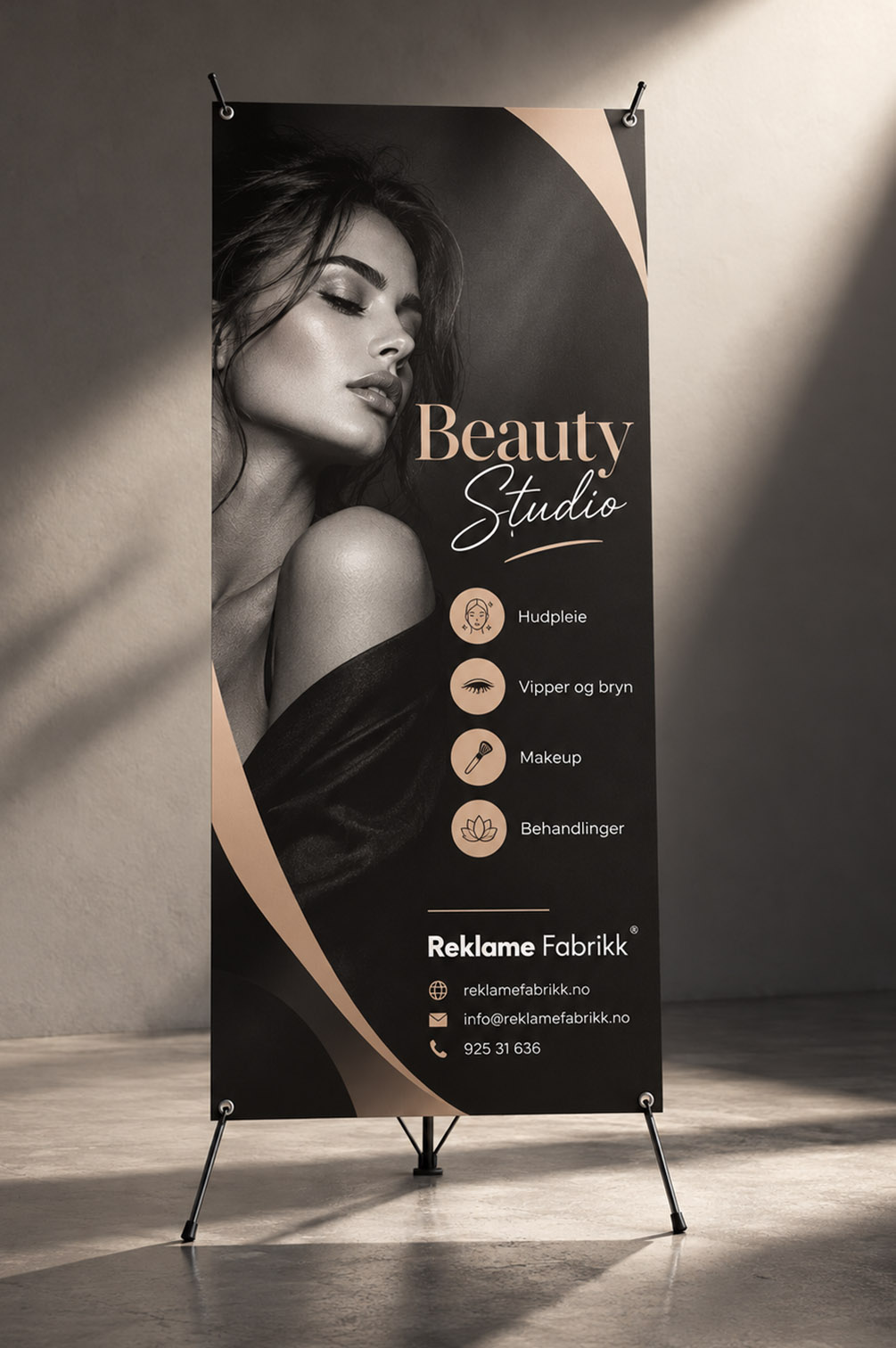 Roll-up banner for beauty studio og salong Mørk roll-up for beauty studio med portrett og eksklusivt salongdesign
