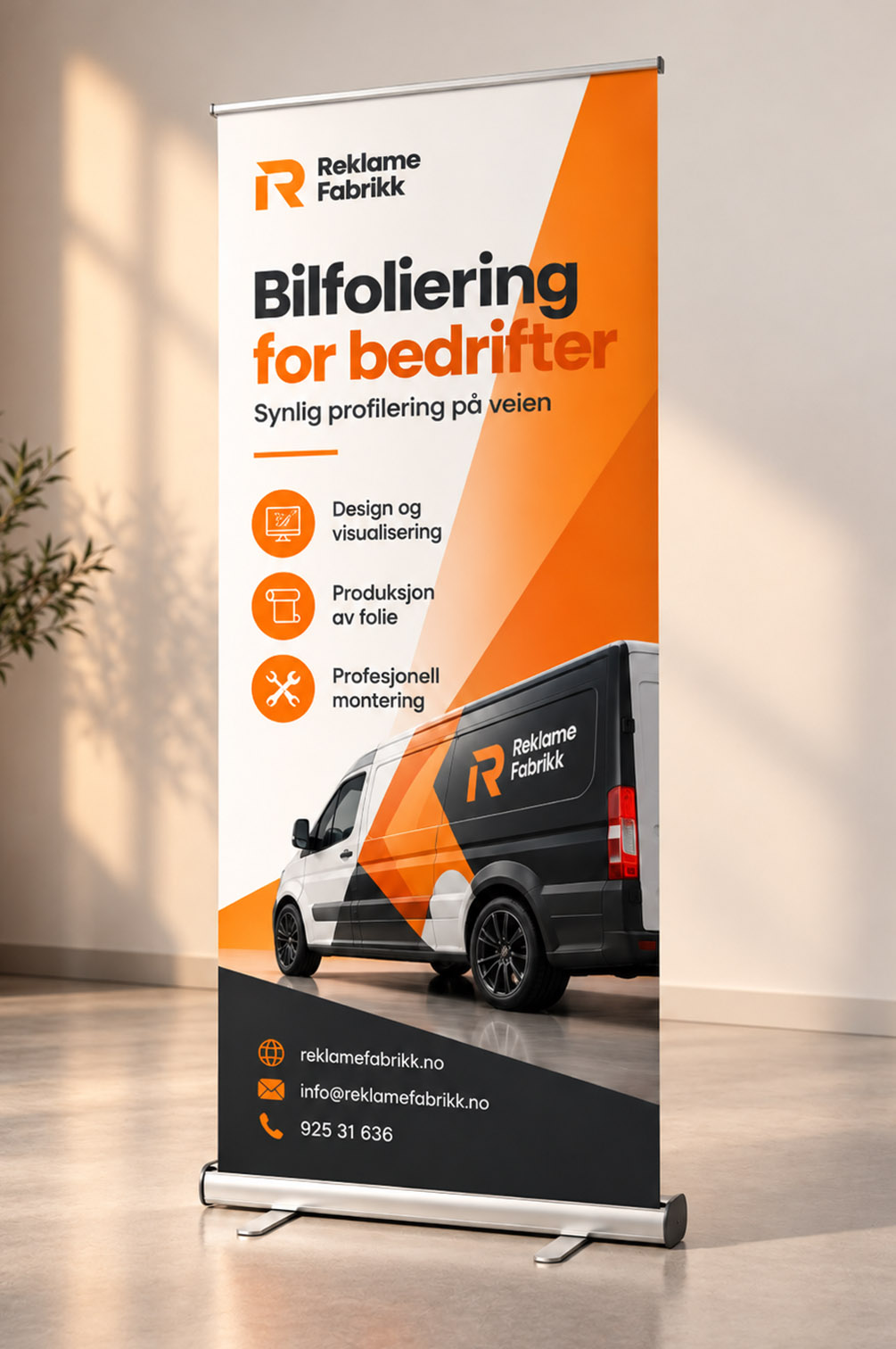 Roll-up for bilfoliering og bildekor Roll-up banner for bilfoliering med firmabil og oransje Reklame Fabrikk profil
