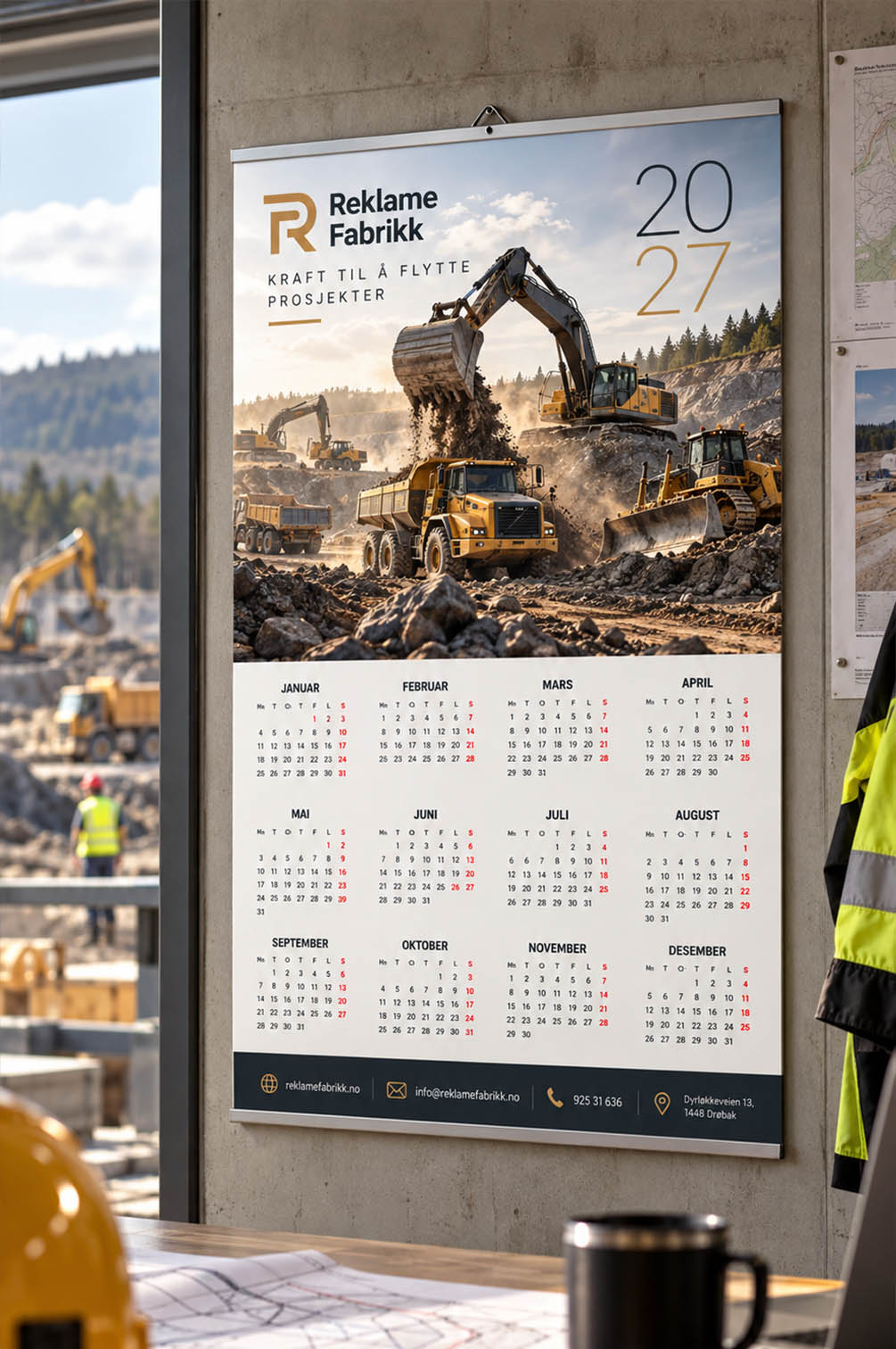 Veggkalender for entreprenør og grunnarbeid – kalender med logo Veggkalender 2027 for grunnarbeid med gravemaskiner, dumpere og bulldoser på anlegg