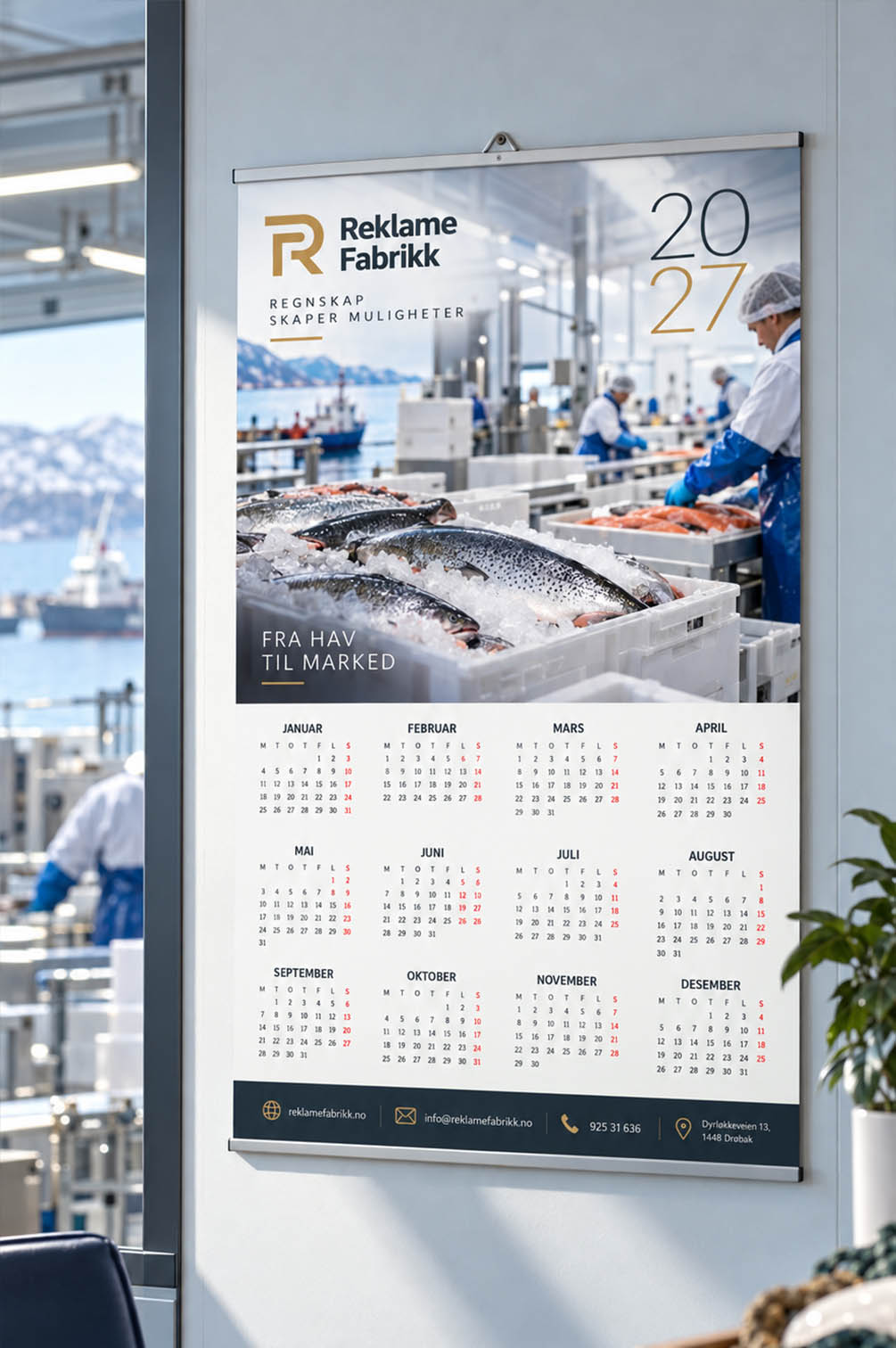 Veggkalender for fiskeindustri – kalender for sjømatbedrifter Veggkalender 2027 for fiskeindustri med fersk laks og fiskeforedling