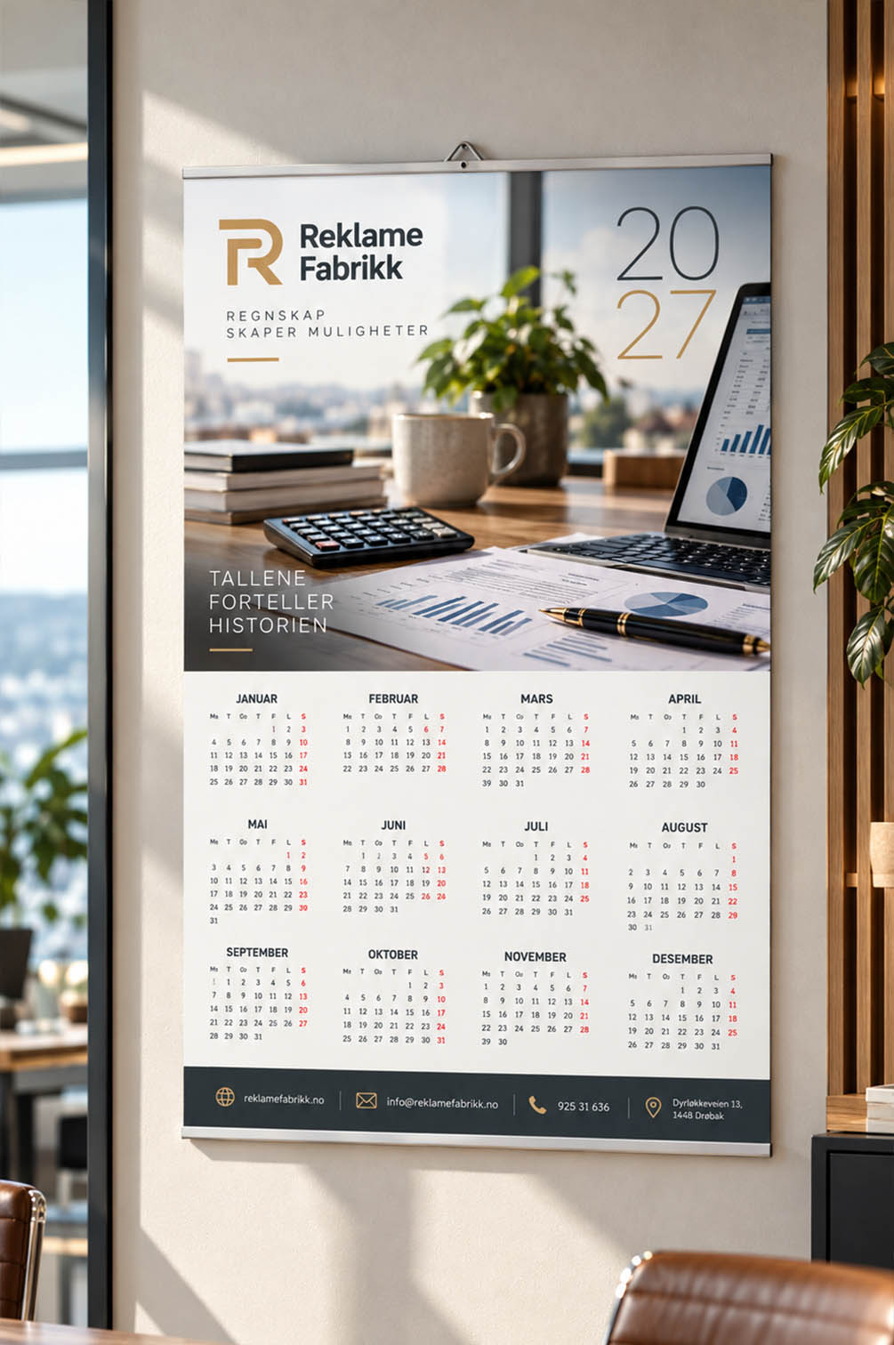 Veggkalender for regnskapsfirma – kalender med logo 2027 Veggkalender 2027 for regnskapsfirma med laptop, kalkulator og økonomirapporter