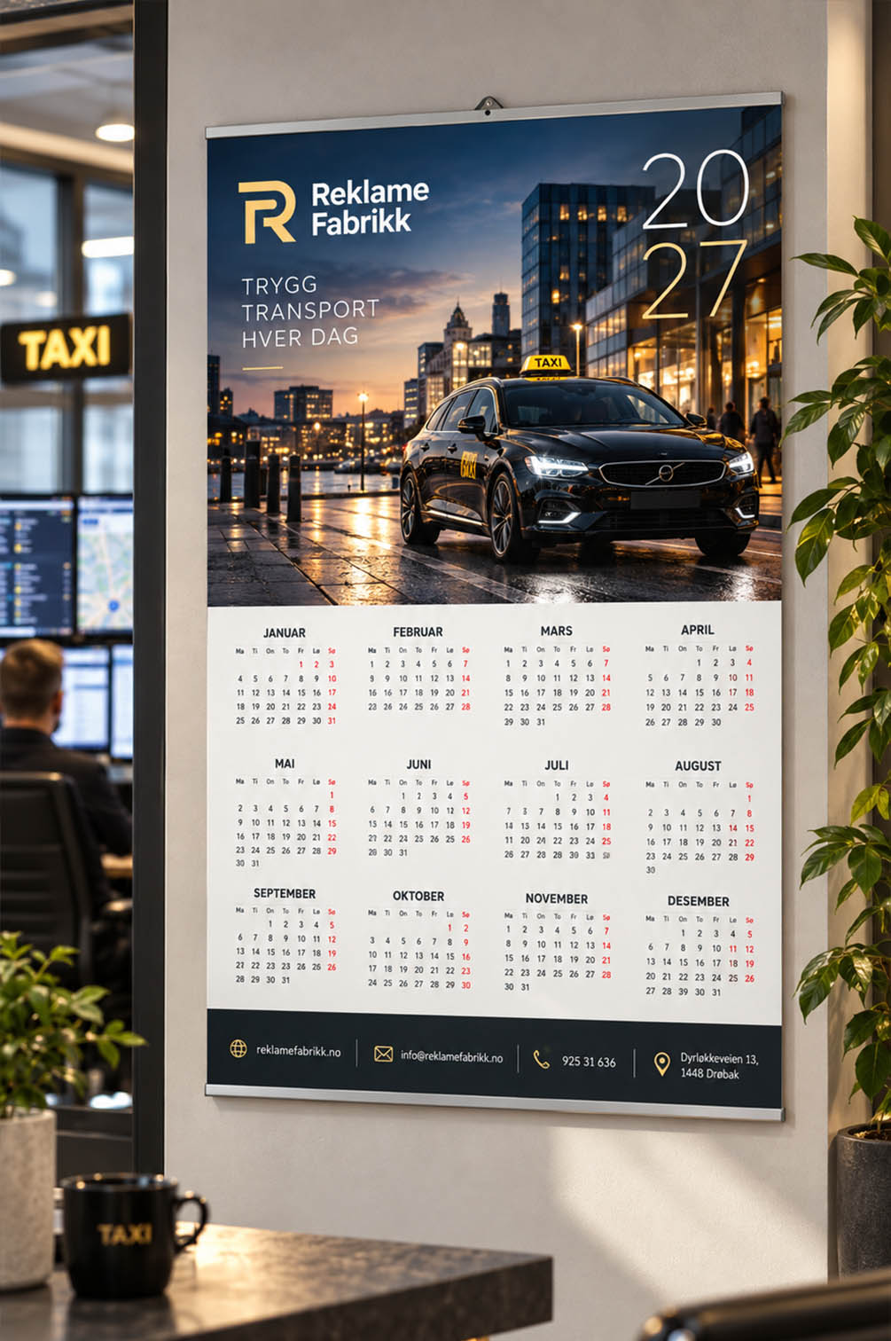 Veggkalender for taxiselskap – profilert kalender med logo Veggkalender 2027 for taxiselskap med svart taxi i moderne bymiljø